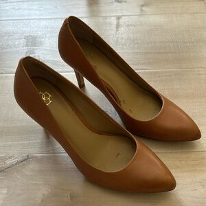 Ann Taylor pump heels tan